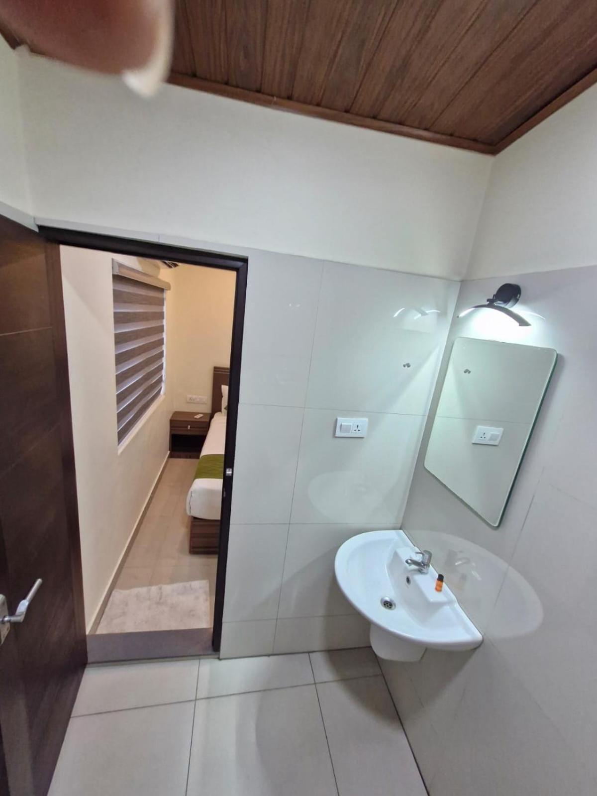 Muziris Manor Residency Hotel Kochi Exterior photo